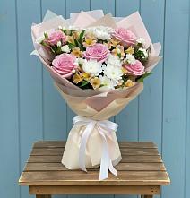 Букет цветов из:  Гвоздики, Орхидеи и Розы в Ваче