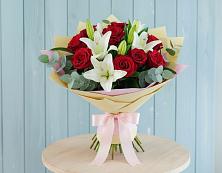 Букет цветов из:  Лилии и Розы в Ваче