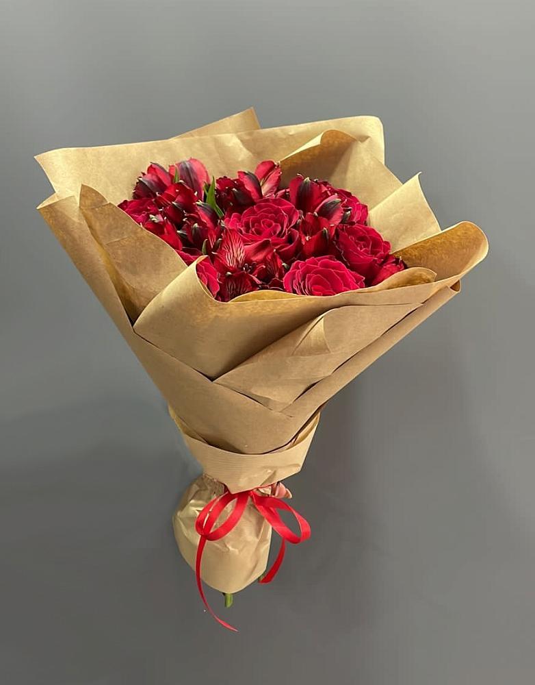 Букет цветов из: Альстромерии и Розы в Ваче