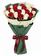 Букет Микс из красных и белых роз в Ваче