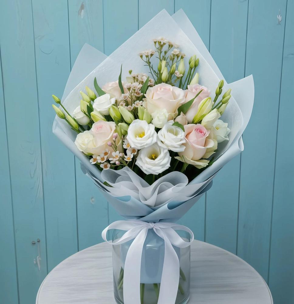 Букет цветов из: Розы и Лизиантусы в Ваче