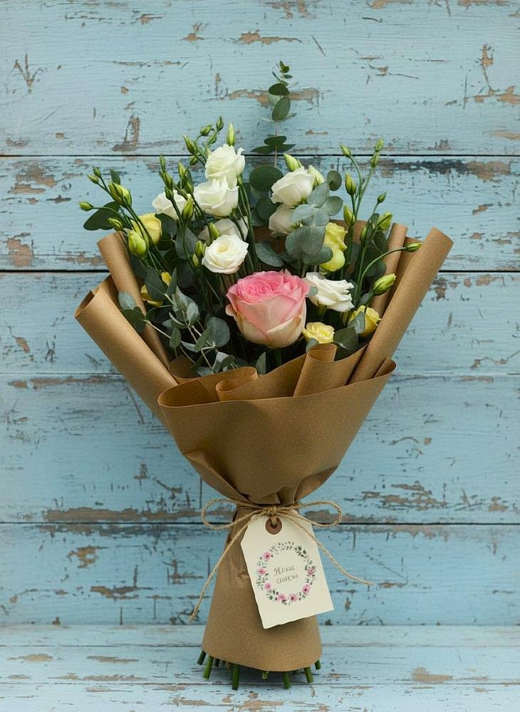 Букет цветов из: Розы и Лизиантусы в Ваче