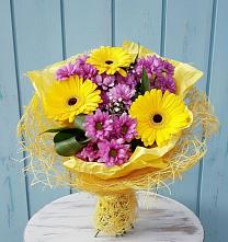 Букет цветов из:  Хризантемы и Герберы в Ваче