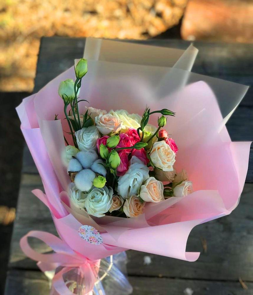 Букет цветов из: Розы и Лизиантусы в Ваче