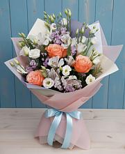 Букет цветов из:  Лизиантусы, Розы, Альстромерии и Гипсофила в Ваче