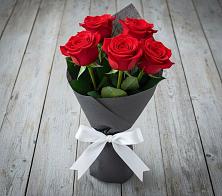 Букет 5 Красных роз Эдлесс Лав в Ваче