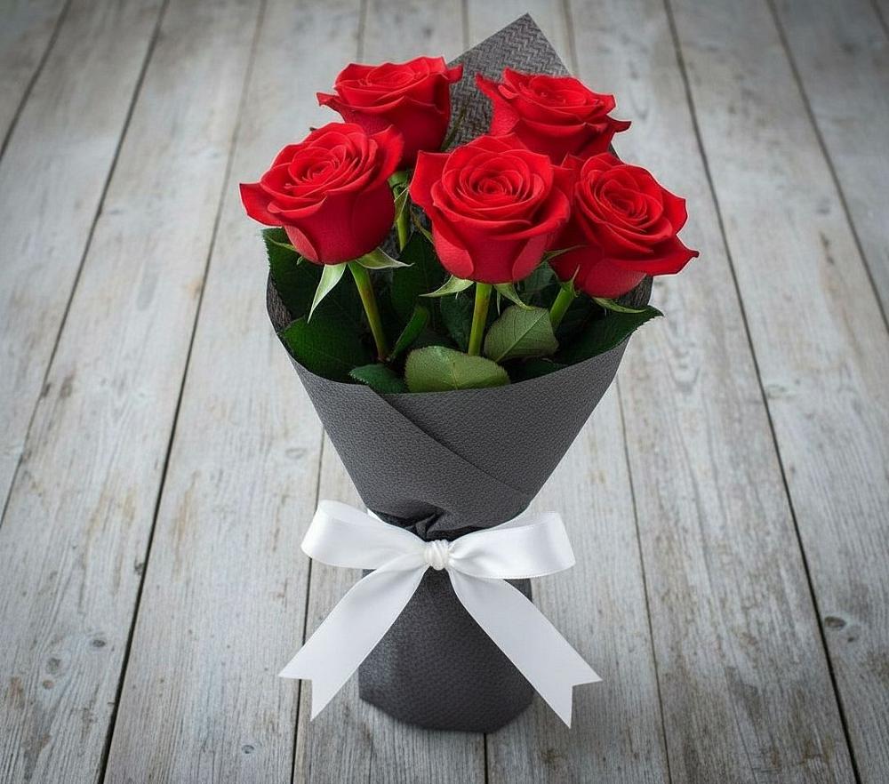 Букет 5 Красных роз Эдлесс Лав в Ваче