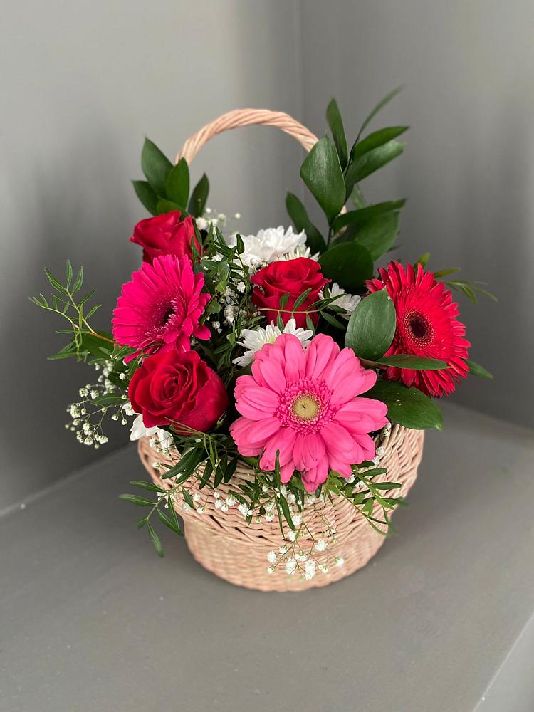 Цветочная композиция из Розы, Хризантемы и Герберы в корзине в Ваче