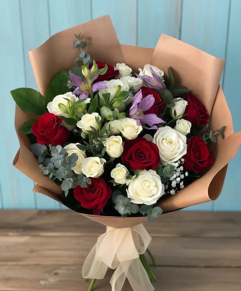 Букет цветов из: Розы и Альстромерии в Ваче