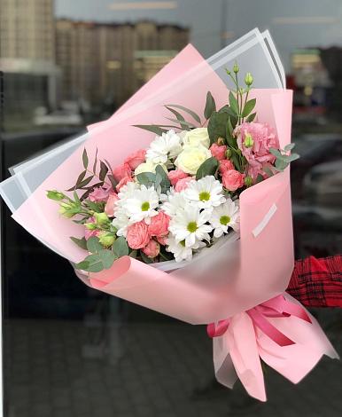 Букет цветов из: Розы, Лизиантусы и Хризантемы в Ваче